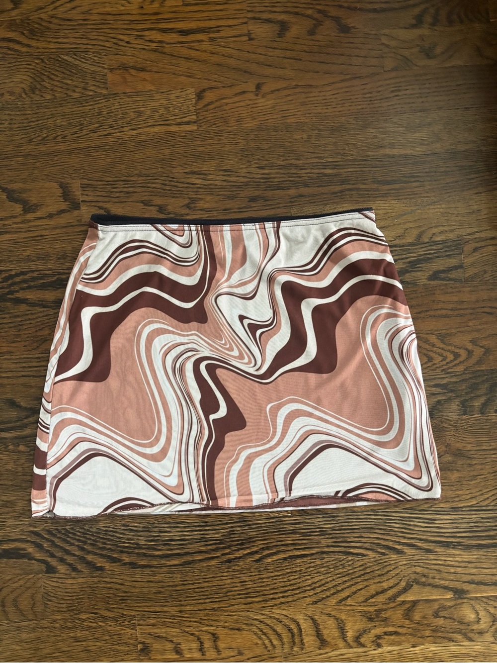 Pacsun Wavy Print Mini Skirt in Mauve and White